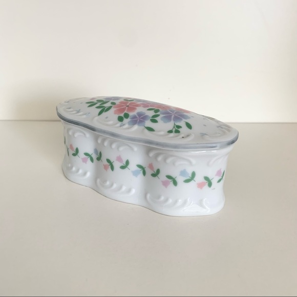 Vintage ceramic trinket box